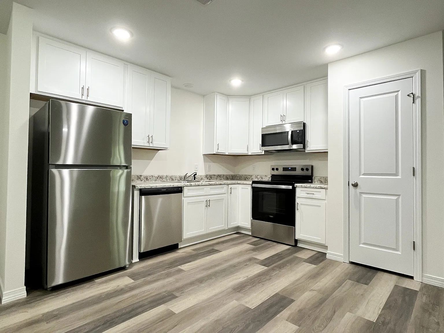 3 bed, 1257 sqft, $1,900 — Photo 2