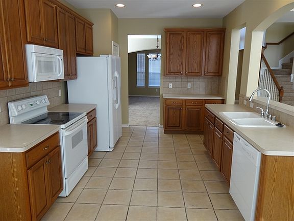 2nd image of 613 Silverbrook Dr