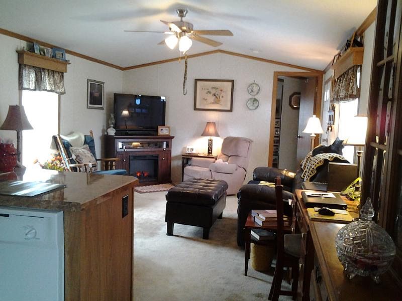 2nd image of 2013 Colony Singlewide Home