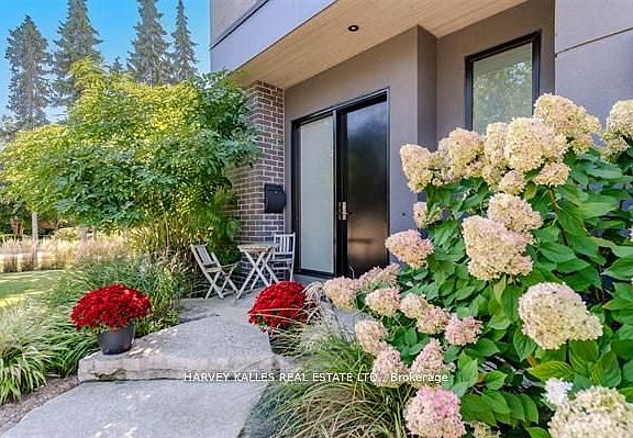 2nd image of 3279 Lakeshore Rd