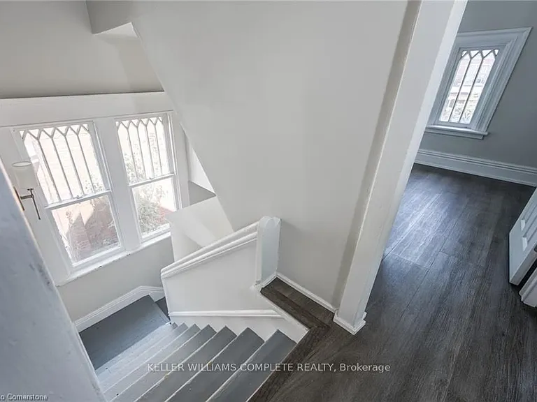 200 Park Ave #UPPER — Photo 35