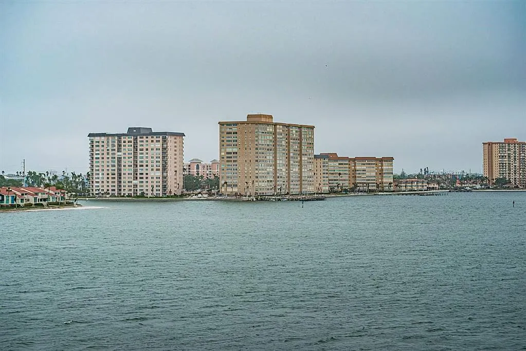 1 bed, 1.5 bath, 780 sqft, $3,360 — Photo 4