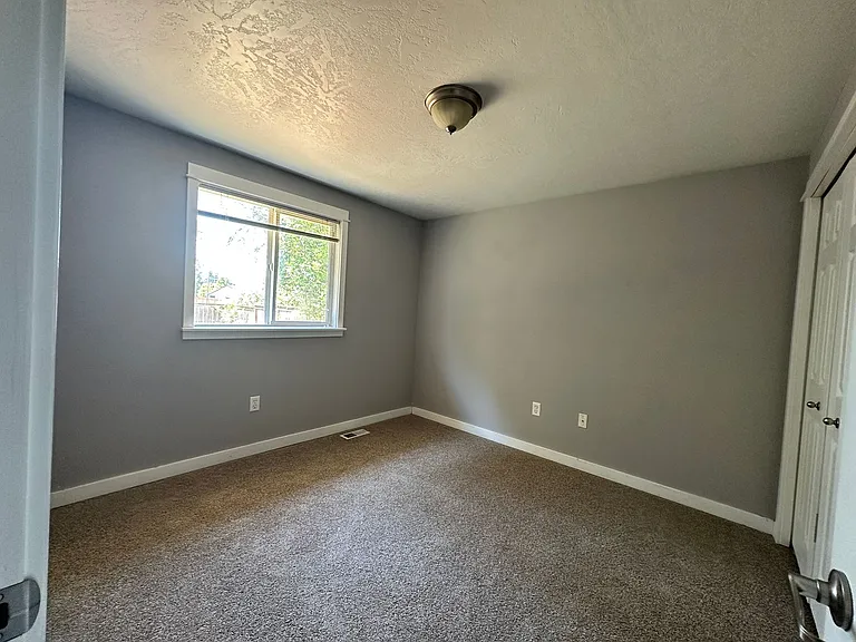 884 Trinity St NE — Photo 7