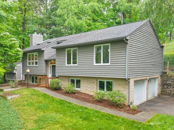 5424 Highfields Rd, Roanoke, VA 24018