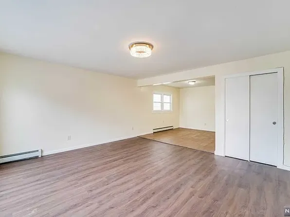 180 Mcadoo Avenue image 4 of 12