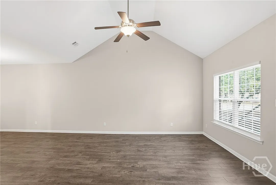 3 bed, 2.0 bath, 1341 sqft, $1,700 — Photo 2