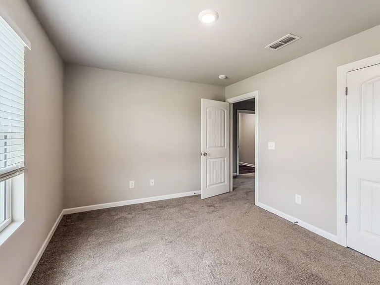 2240 Lismore Dr — Photo 13