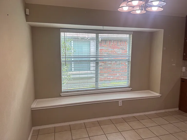 window seat in the kitchen informal dining room area