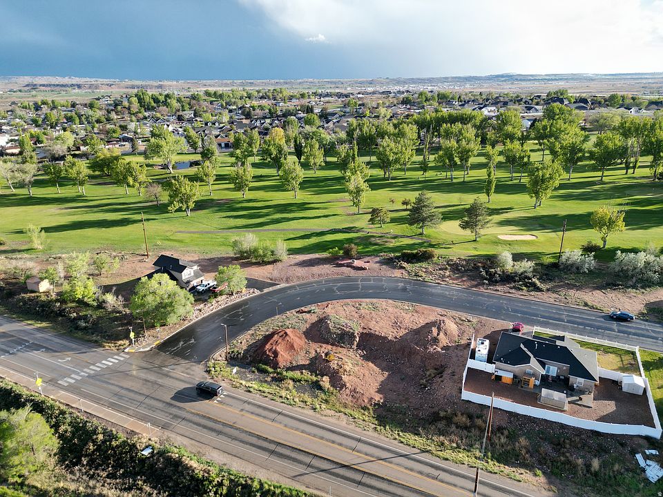 1st image of 820 W Clubhouse Dr