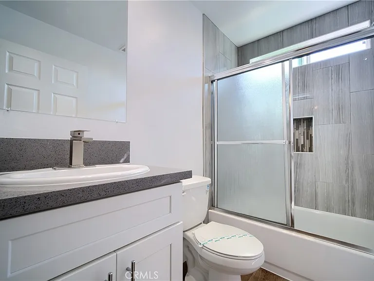 1427 S New Hampshire Ave — Photo 17