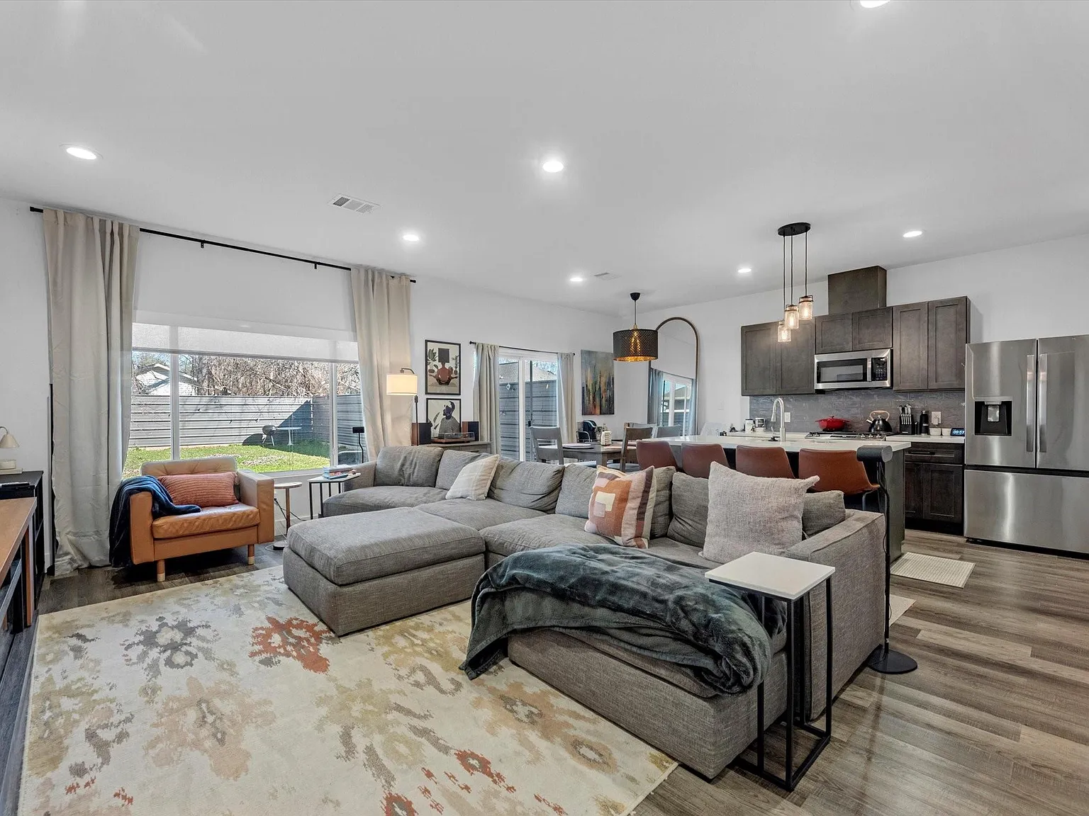 3 bed, 2.5 bath, 1775 sqft, $2,300 — Photo 3