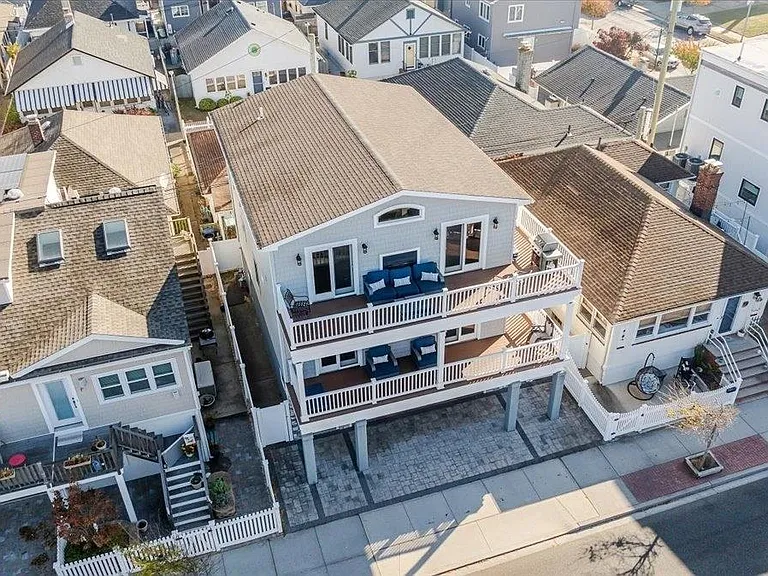206 Grand Blvd — Photo 34