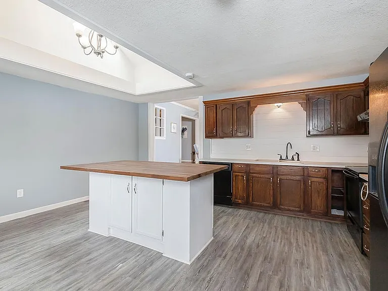 427 N Blake St — Photo 11
