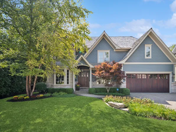 1019 Burton Ter, Glenview, IL 60025