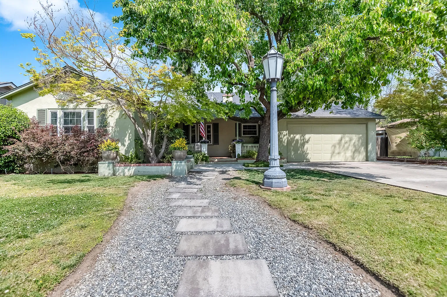 1316 W Beverly Drive photo 1