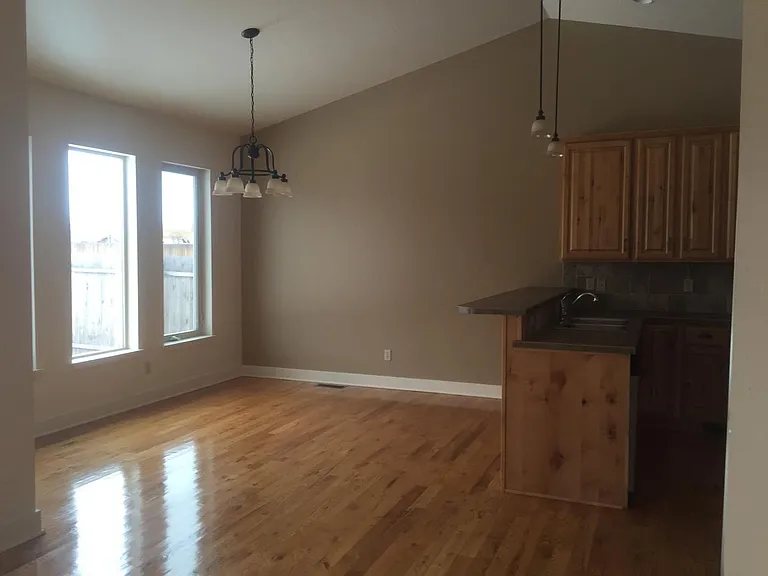 725 Mississippi Dr — Photo 1
