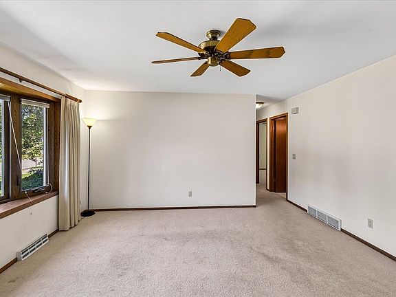 3rd image of 260 Ash St