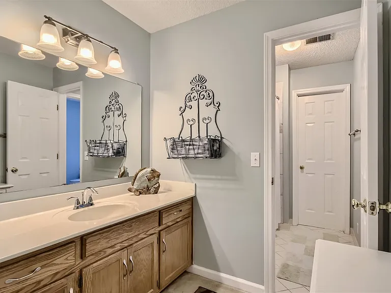 117 Southampton Ct — Photo 10