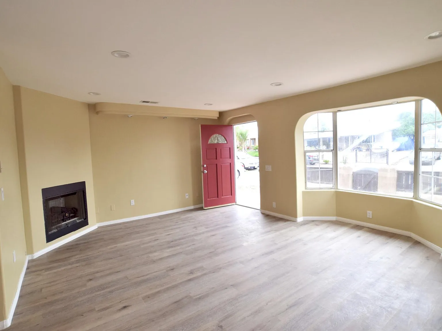 107 E Queen Anne Dr — Photo 4