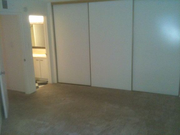 Master Bedroom w/huge closet
