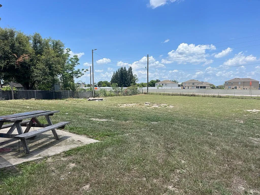 3 bed, 1384 sqft, $2,000 — Photo 3
