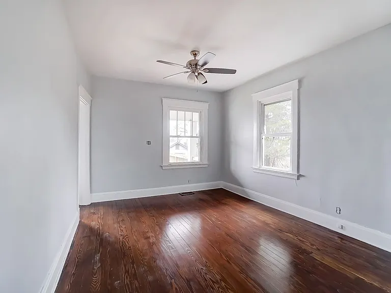 2307 Center St — Photo 15