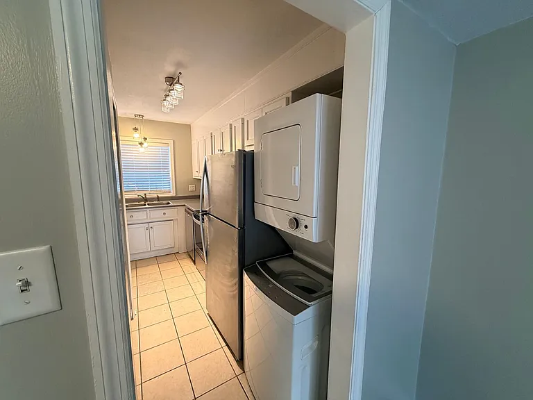 Center Town Condominiums — Photo 49