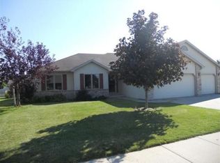 2041 Greengrove St, Kaukauna, WI 54130