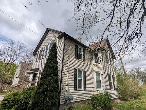 3rd image of 609 Thomson St