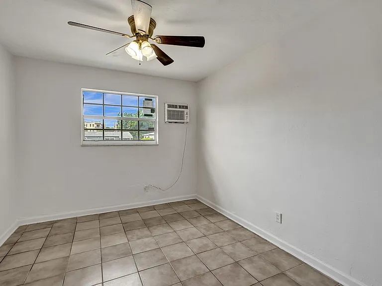 2525 Superior St — Photo 9