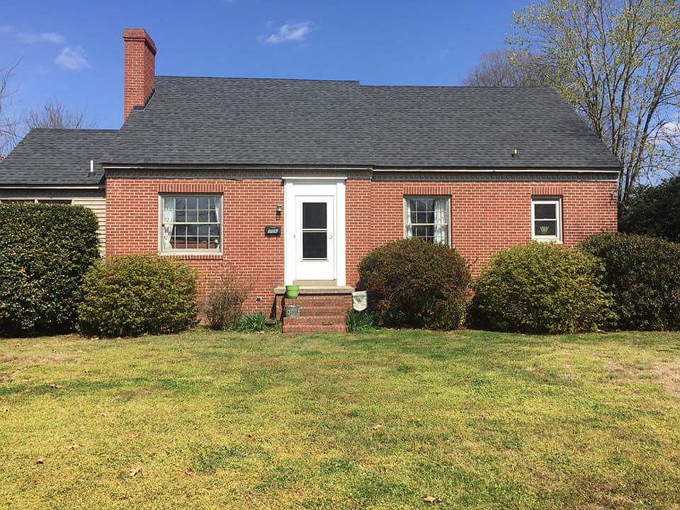 1st image of 706 Pine Dr