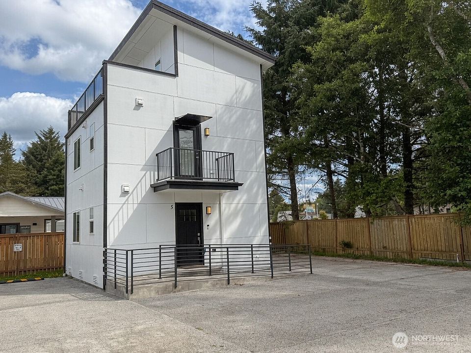 1st image of 890 Magellan Avenue NE #5