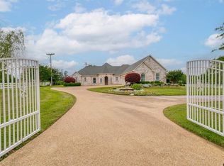15 W Elmwood Dr, Mount Vernon, TX 75457