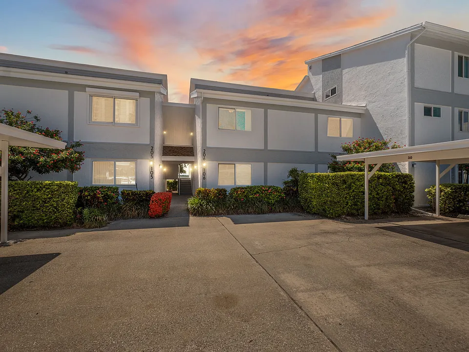 1401 Gulf Blvd #206