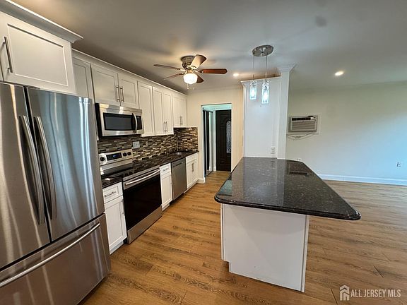 2nd image of 11 E Pinecluster Cir #F