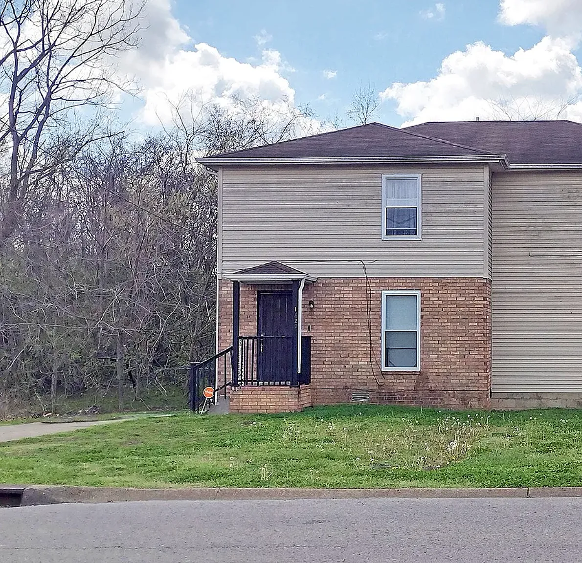 3 bed, 1.5 bath, 1340 sqft, $1,740 — Photo 1