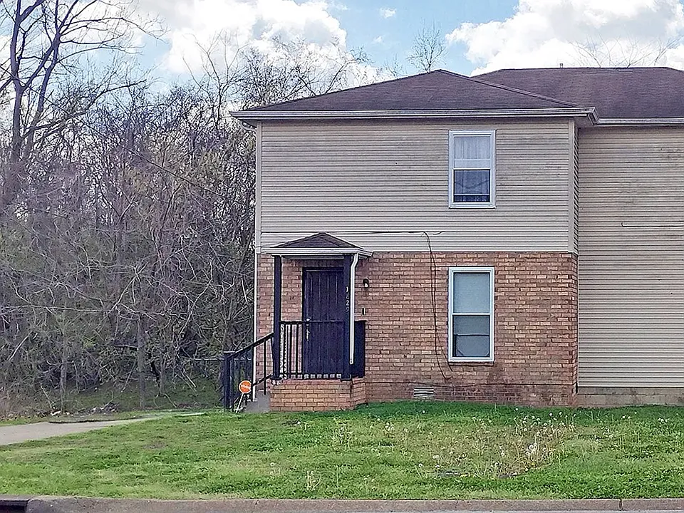 1829 Westchester Dr
