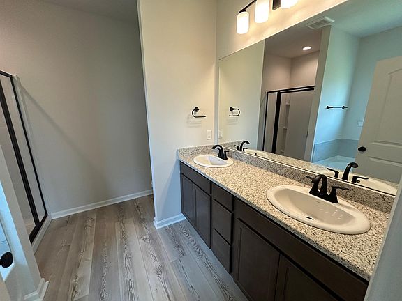 4th image of 306 Jacey Dr