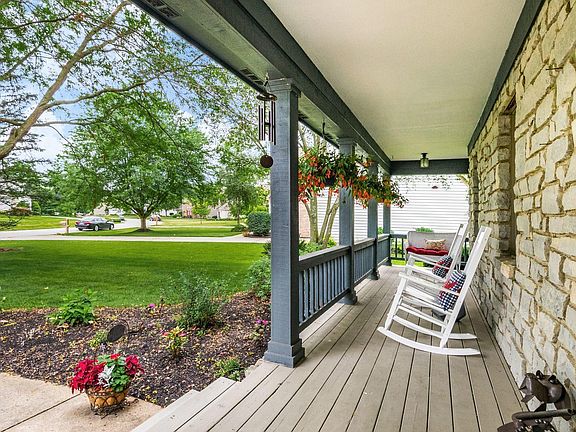 4th image of 2960 Waterford Dr