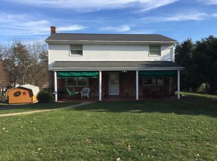 67 Norfolk Dr, Coraopolis, PA 15108