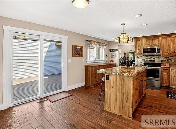 2nd image of 3 Cedar Hills Dr