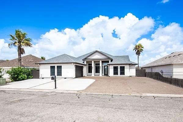 4 bed, 2785 sqft, $4,600 — Photo 1