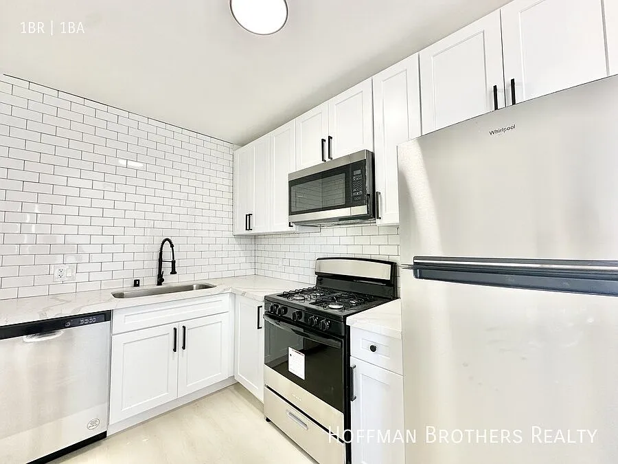 243 S Carondelet St Los Angeles, CA 90057 — Photo 1