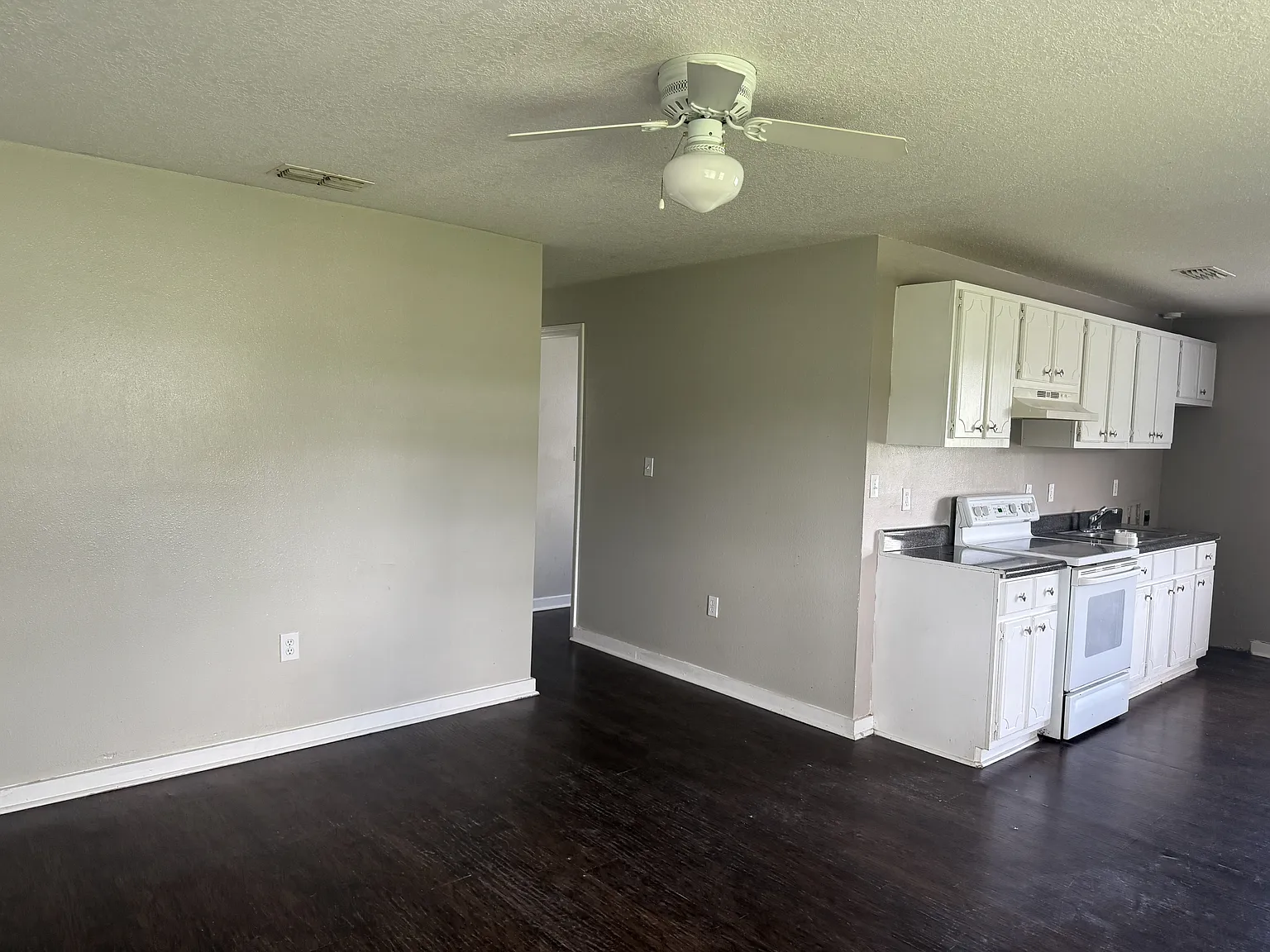 401 Se 7th Terrace - 14 — Photo 3