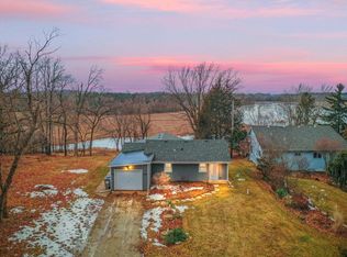 W378S3589 Lake Dr, Dousman, WI 53118