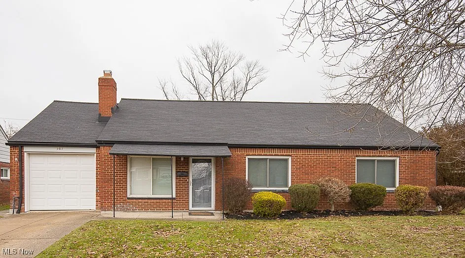 587 Hemlock Dr photo 1