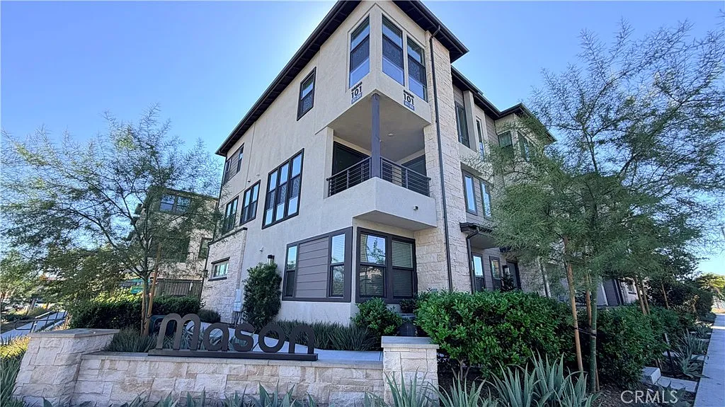 4 bed, 3.5 bath, 2007 sqft, $4,280 — Photo 1