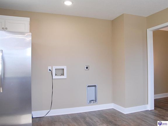 2nd image of 17555 Leitchfield Rd