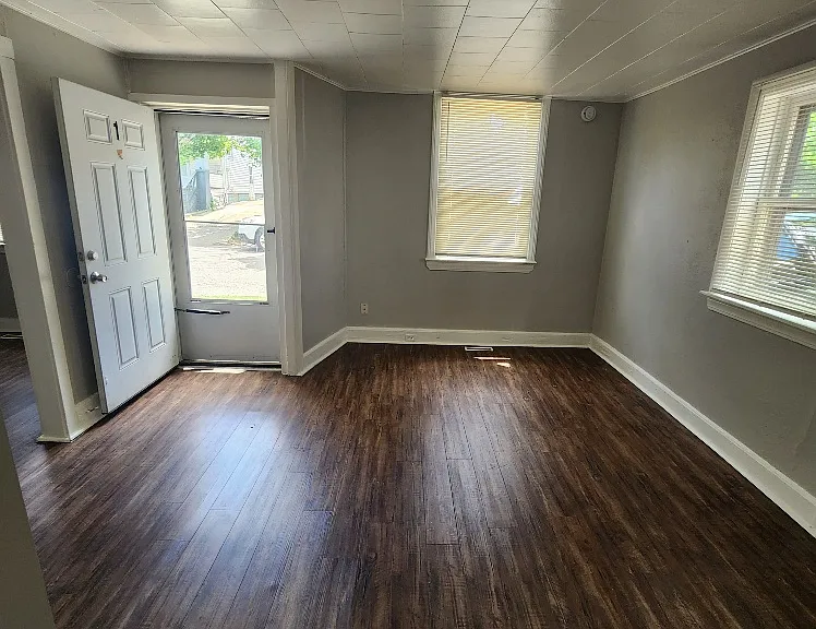 3020 Searsdale Ave — Photo 4