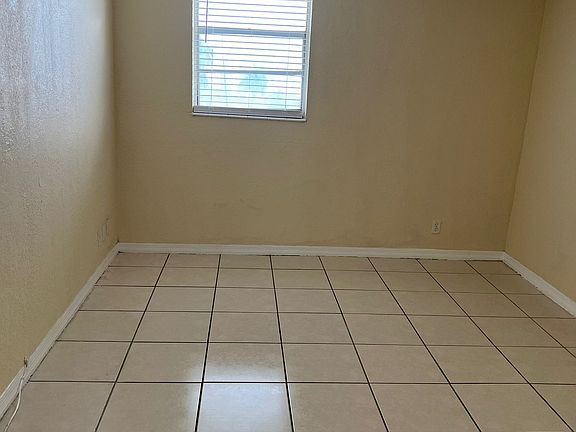 4th image of 4550 NW 9th St E #614-1
